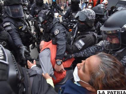 Los policías están acostumbrados a  tener un “bono extra de la ciudadanía”