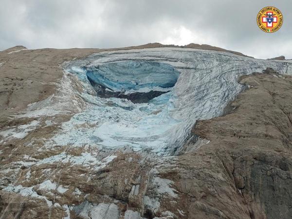 Mueren seis personas  por derrumbe de glaciar