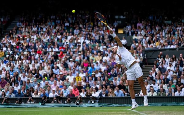 Nadal avanza a paso firme en Wimbledon