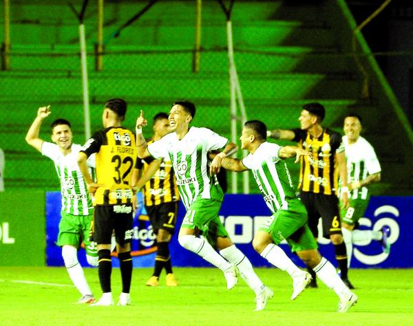 Oriente Petrolero y Royal Pari abren la fecha