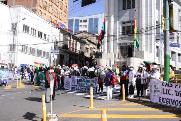 Protesta de enfermeras paralizó centro paceño