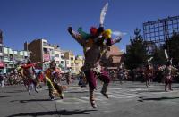 Cincuenta mil danzarines y diez  mil músicos en entrada folklórica