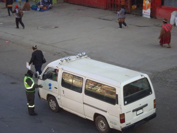 Choferes incurren en abusos por falta de control en trameaje