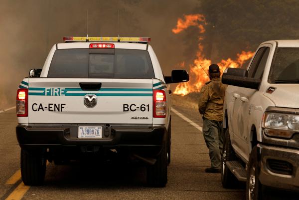 Incendio forestal obliga a  evacuación en California