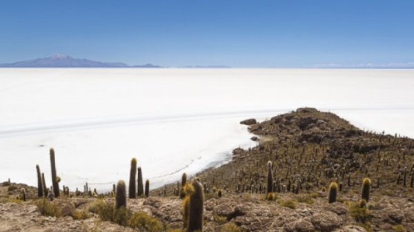 Empresa mueve tierras fiscales  cerca del Salar de Uyuni