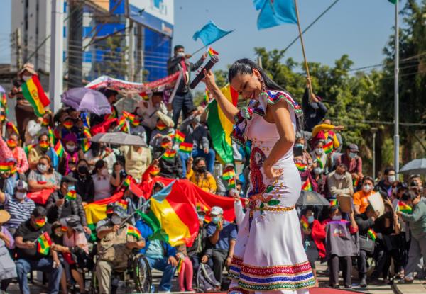 En Cochabamba comienzan actos por el mes de la patria