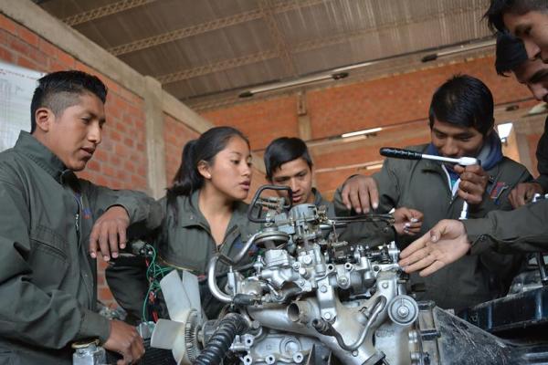 Convocan a institutos técnicos  para actualizar malla curricular