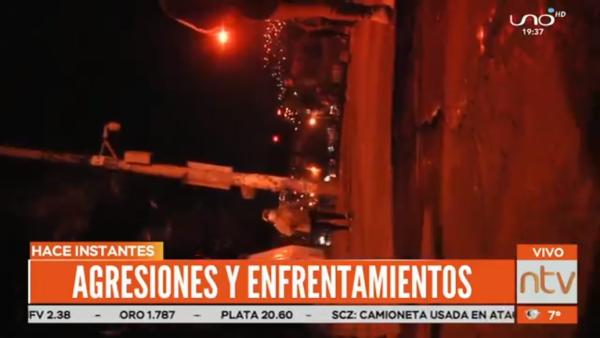 Productores de coca  golpean a periodistas