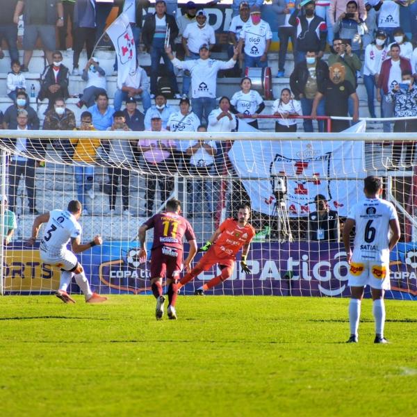 El Tigre logra el ocho al hilo con Viscarra inmenso