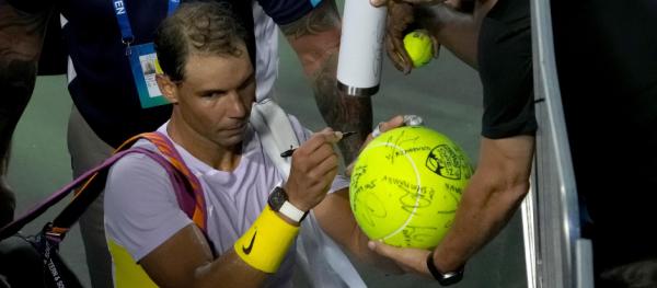 Nadal cae en su vuelta a las pistas