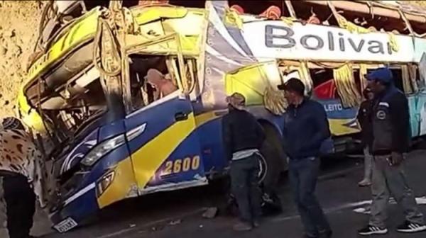 Al menos cinco muertos y 12  heridos en accidente de flota