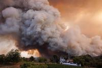 Bomberos contienen incendio  de Lipari en foco de Palermo