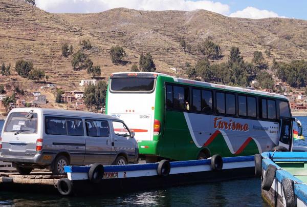 Conflicto por buses turísticos en Copacabana y Desaguadero