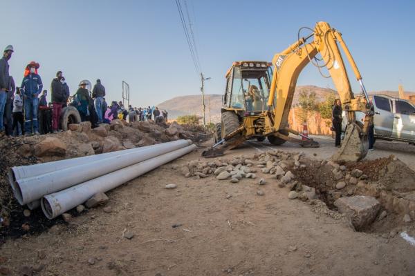 Comienza construcción de aducción de agua potable