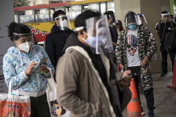 Perú amplía un mes estado  de emergencia por pandemia