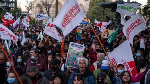 Partidarios y detractores de nueva  Constitución se enfrentan en Chile