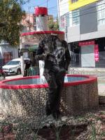 Decapitan monumento del orureño  que compuso Viva Santa Cruz