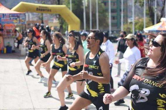 Practicaron en el Día del Peatón zumba, fusión de ejercicios y baile