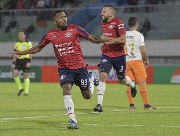 Wilstermann remonta con gol de Barbosa