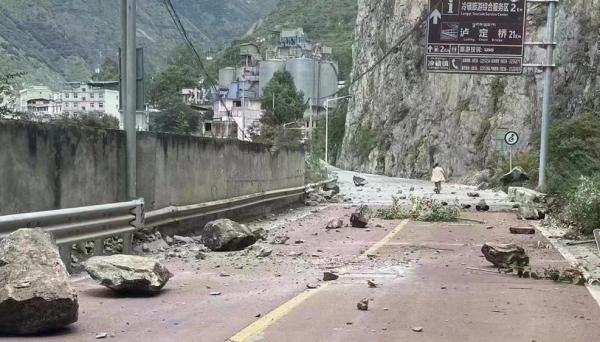 Terremoto de magnitud 6,8  causa 40 muertos en China