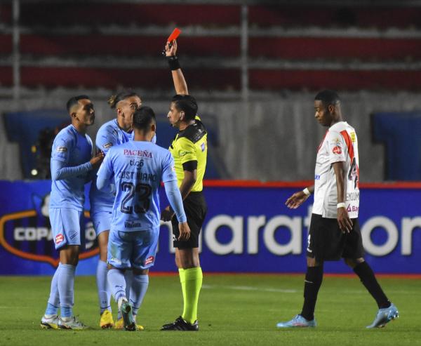 Bolívar apunta a Blooming, pero mira de reojo la sanción de Savio