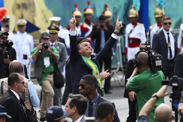 Partido Democrático Laborista pide  inhabilitar a presidente Bolsonaro