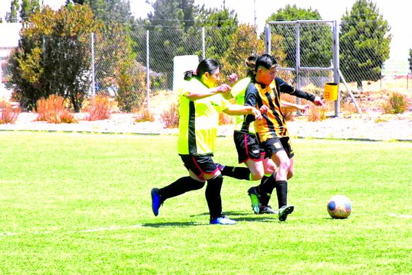 Atigradas golean a gusto y placer para dominar en la Primera A femenino