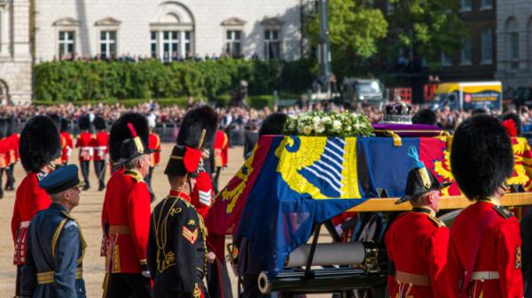 Westminster recibe con una  misa féretro de reina Isabel II