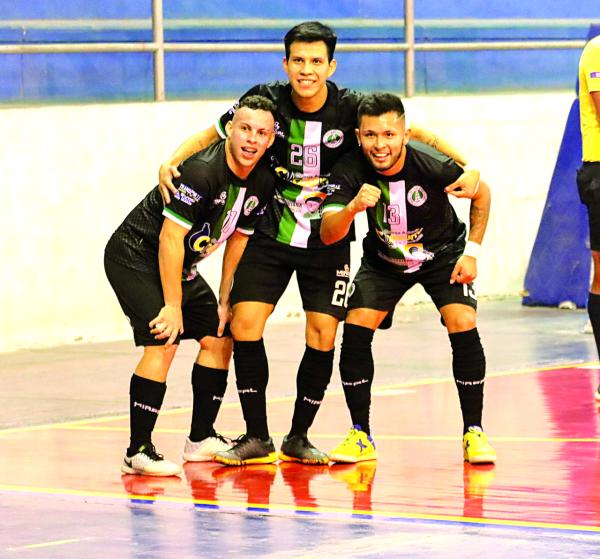 CRE y Fantasmas son líderes en Liga Nacional de Futsal