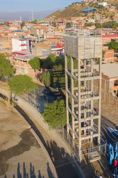 Distrito 8 con asfalto, módulo deportivo y tanque para agua