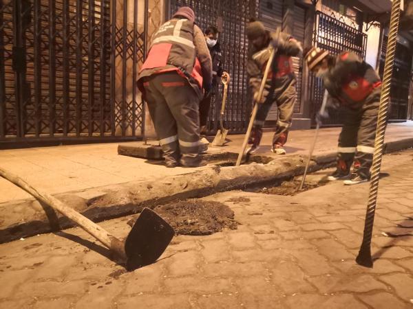 Limpian sumideros para evitar  problemas en época de lluvias