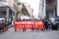 Urbe paceña bloqueada por  maestros y Ponchos Rojos