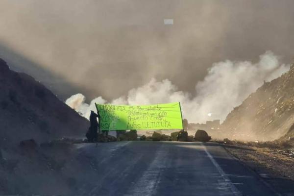 Departamentos de Cochabamba y  Santa Cruz aislados por bloqueos