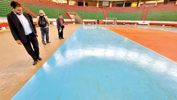 El piso del Coliseo Borelli no duró ni dos semanas