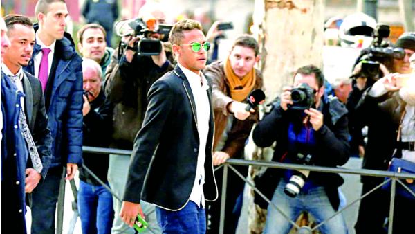 Neymar vuelve al Barcelona, pero a juicio