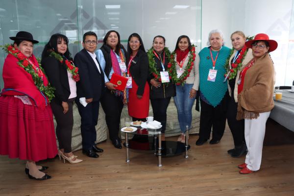 Nueve mujeres participan de primera Cumbre de Alcaldesas