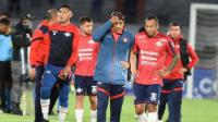 Hinchas quieren salvar a Wilster y su técnico dice que “les robaron partidos”