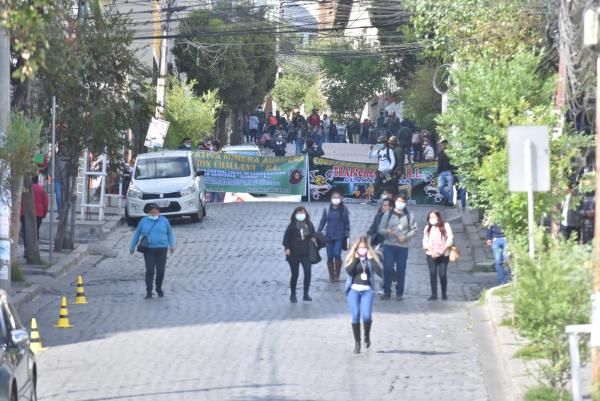 La Paz castigada por bloqueos y  preocupada por ausencia policial