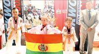 Niños taekwondistas bolivianos ganan 22 medallas en Perú