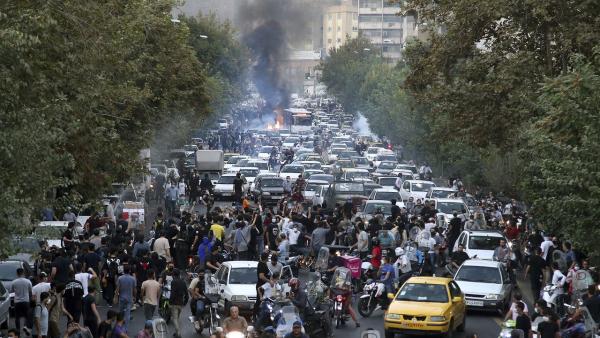 Alemania insta a sus ciudadanos  abandonar Irán por represiones