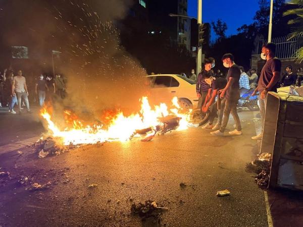 Tres manifestantes condenados a  muerte por participar en protestas