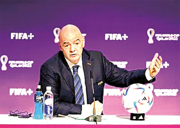 Infantino se siente «árabe, gay y migrante»