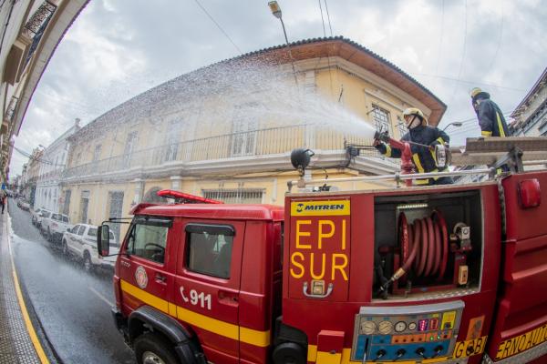 Entregan hidrantes en  prevención de incendios