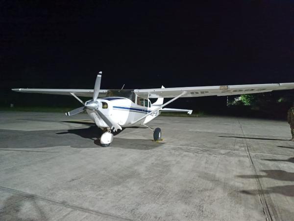 Encuentran avioneta cargada  con 270 paquetes de cocaína