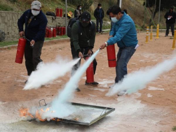 Capacitan a conductores y anfitriones de Pumakatari en primeros auxilios