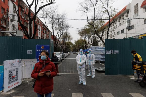 Tras represión a protestas China  decide mantener plan covid cero