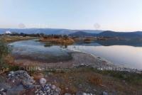 La laguna Alalay se queda sin agua y  empieza a desprender olores fétidos