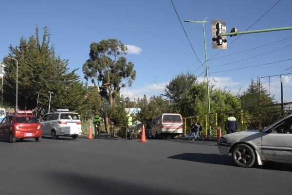 Cierre de calle causa malestar