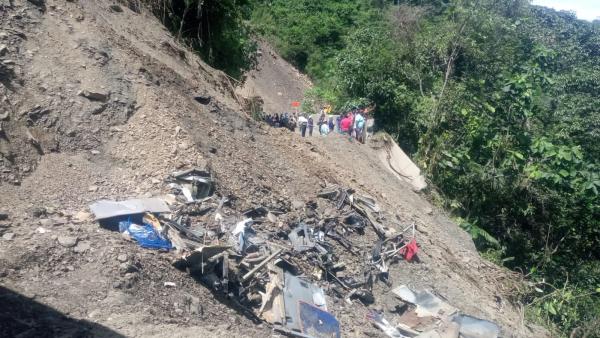 Sube a 34 número de muerto  por deslizamiento de tierra