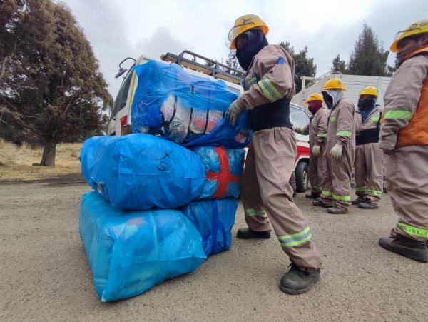 Incautan ropa usada, bebidas alcohólicas  y aparatos electrónicos de contrabando